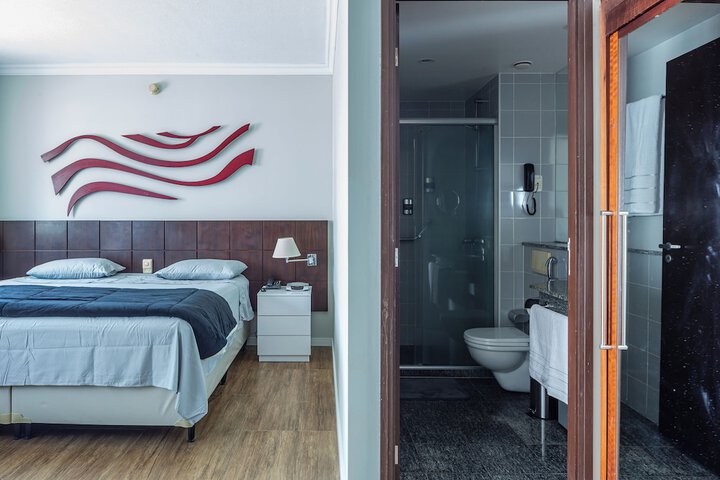 Room 6 of 24