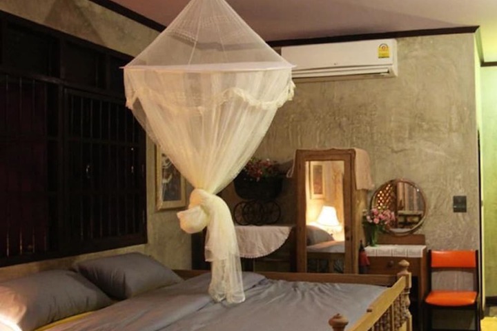 Room 6 of 94
