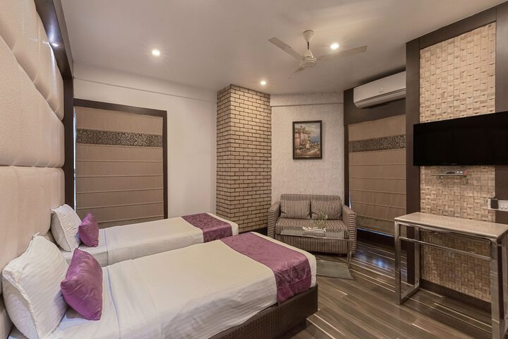 Room 16 of 44