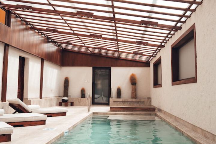 Pool Hotel