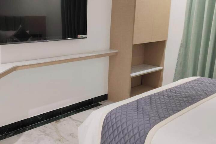 Room 4 of 23