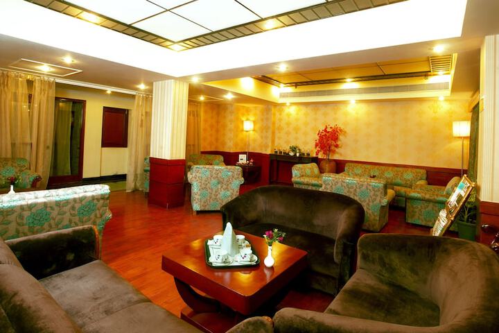 Lounge 80 of 101