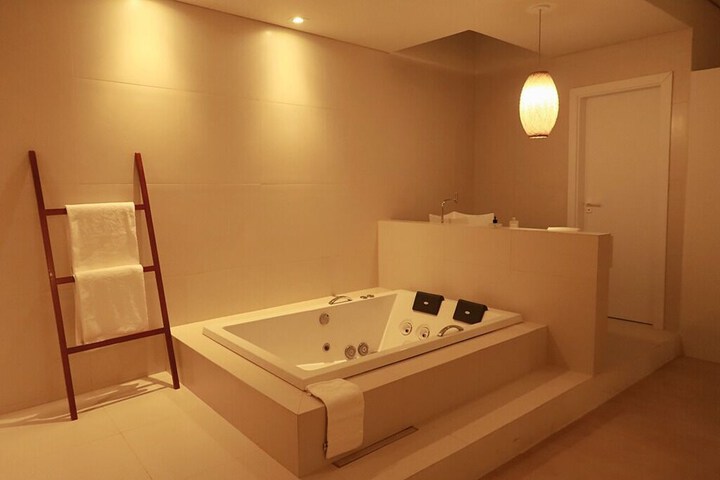Room 41 of 53