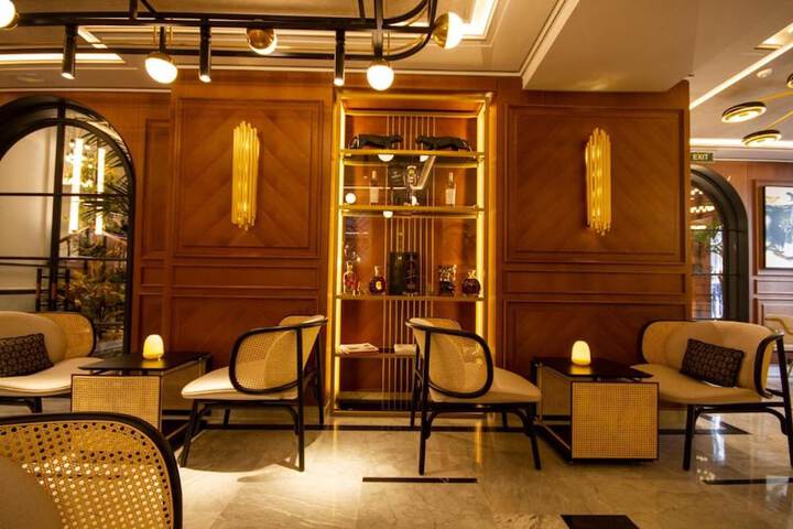 Lounge 89 of 104