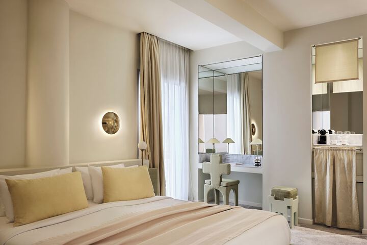 Room 27 of 61