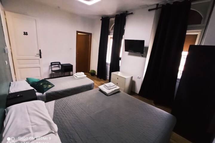 Room 9 of 32