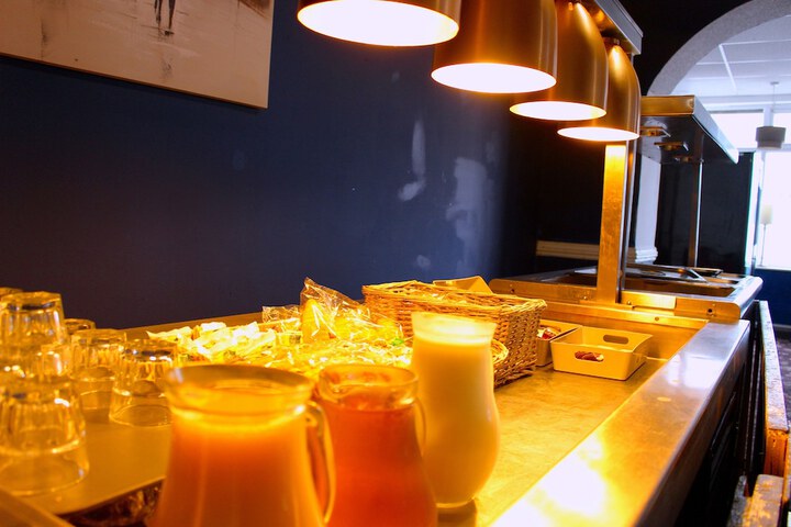 Breakfast/Coffee Service 96 of 106