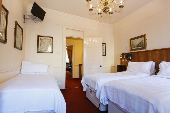 Room 5 of 31