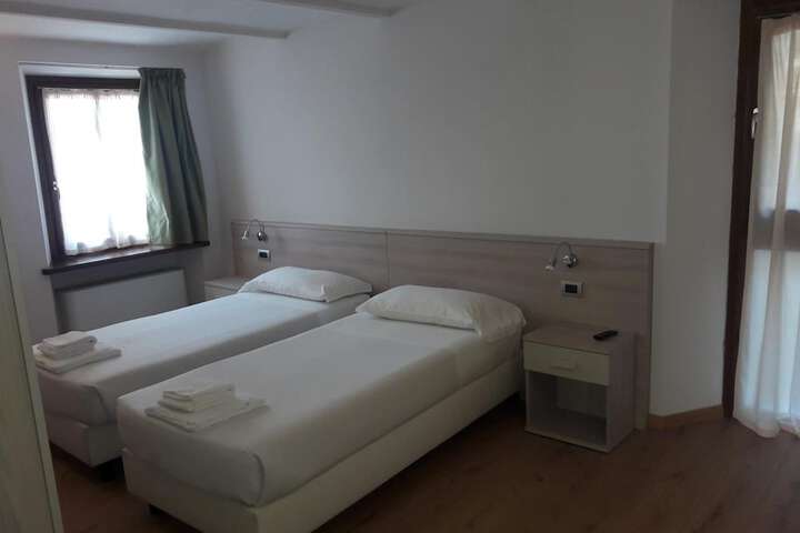 Room 12 of 35