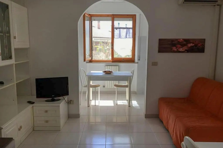 Room 2 of 8