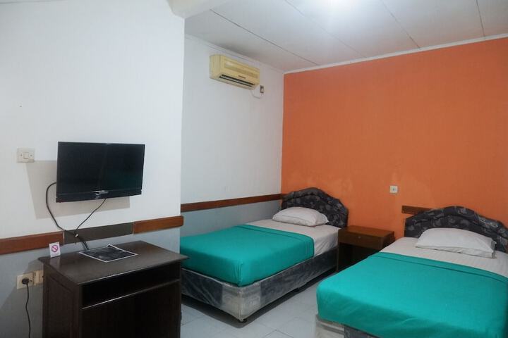 Room 6 of 18