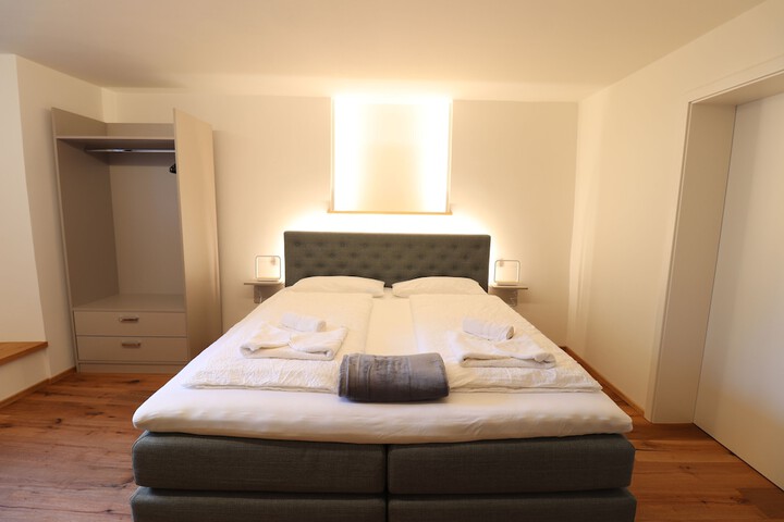 Room 16 of 102