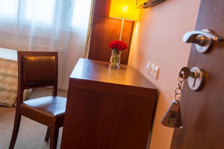 Room 21 of 36