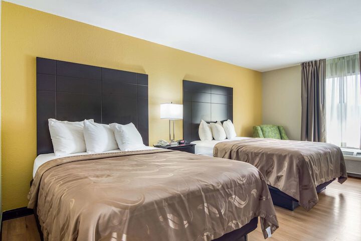 2 Double Beds (12 of 16)