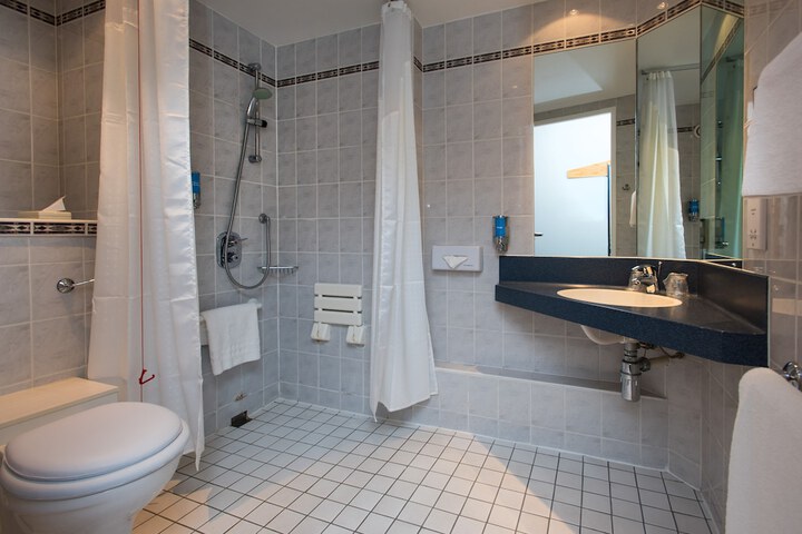 Room 5 of 47