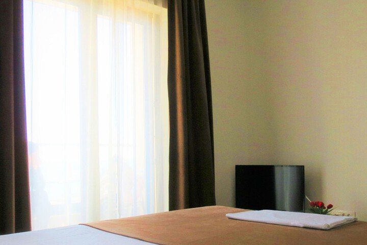 Room 12 of 34