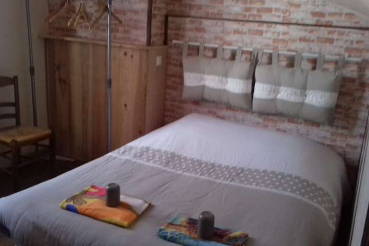 Room 11 of 37