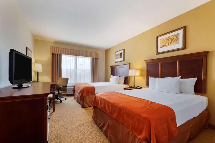2 Queen Beds (4 of 6)