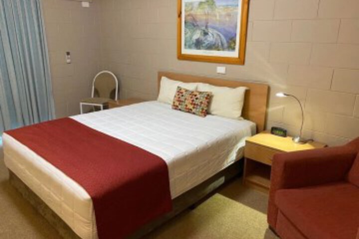 Room 4 of 90