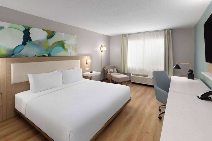 1 King Bed (1 of 11)
