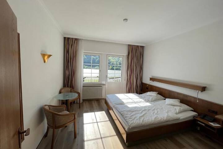 Room 4 of 42