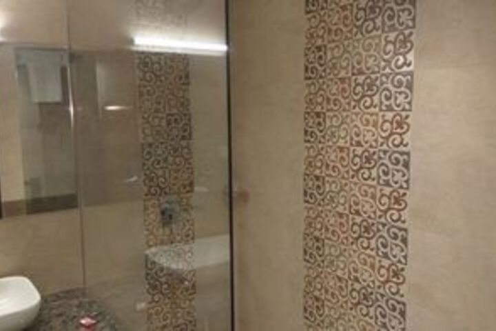 Room 4 of 25
