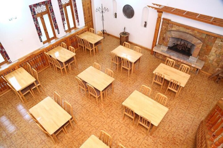 Dining 60 of 91