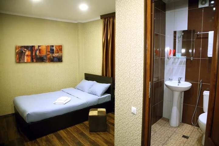 Room 5 of 23
