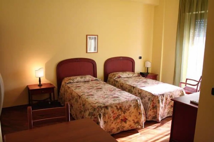 Room 5 of 13