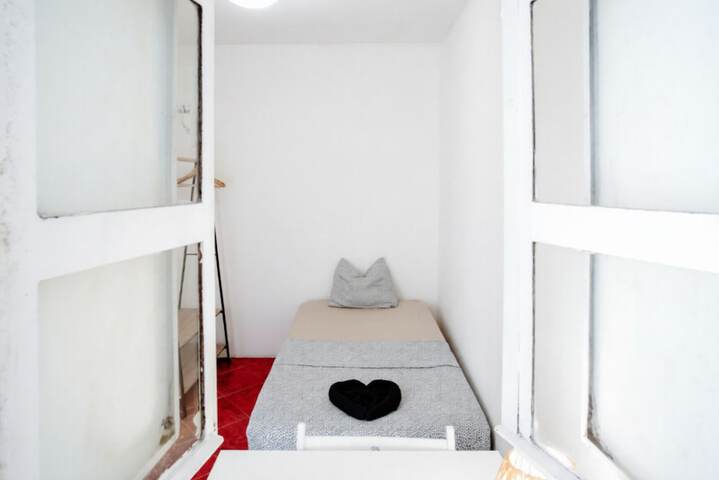Room 9 of 17