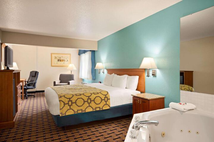1 King Bed (6 of 12)