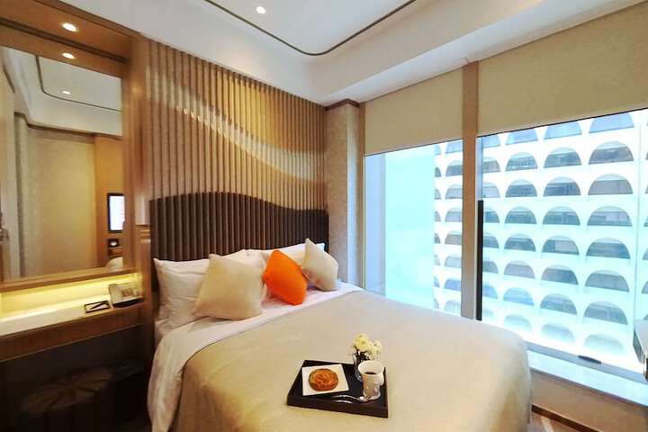 Room 15 of 38