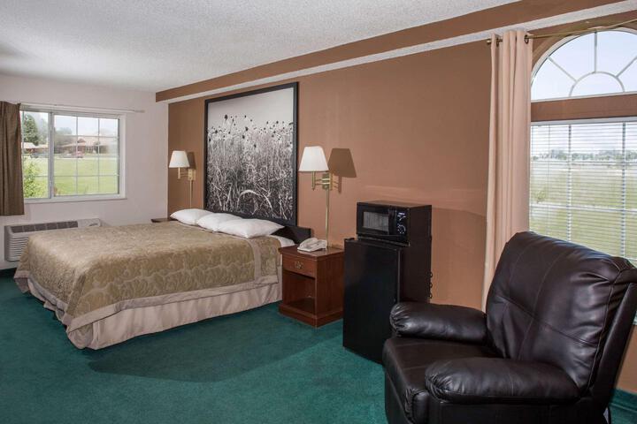 1 King Bed (14 of 14)
