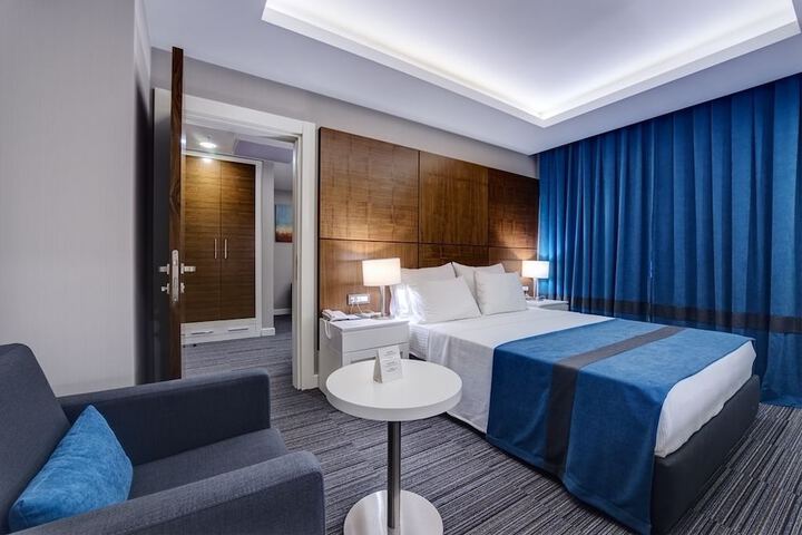 Room 7 of 33
