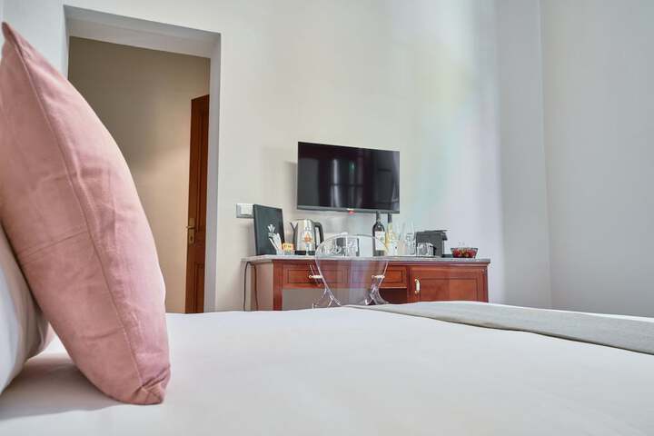 Room 10 of 50