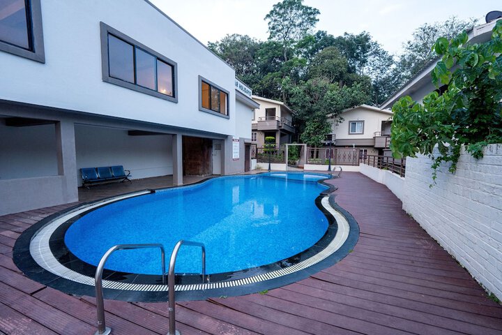 Pools & Facilities