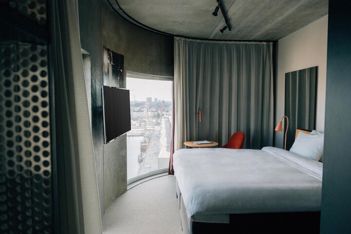 Room 6 of 61
