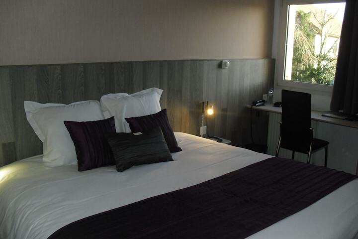 Room 5 of 40