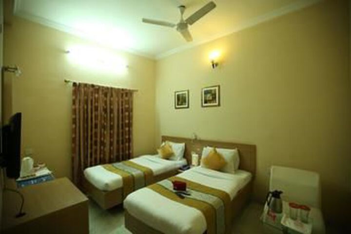 Room 13 of 23