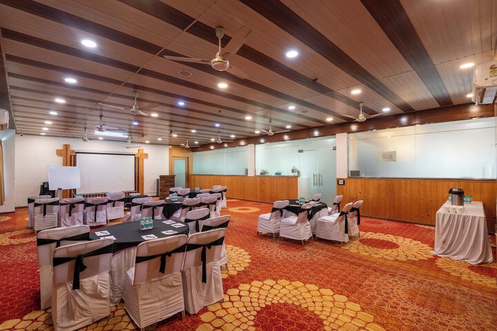 Ballroom/Hall 104 of 109