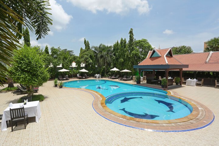Pool 40 of 73