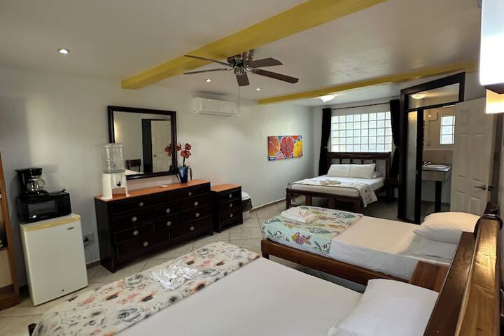 Room 3 of 77