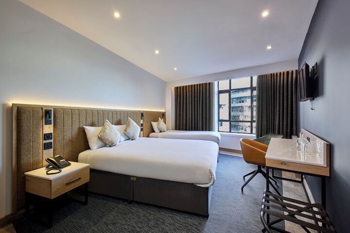Room 27 of 62
