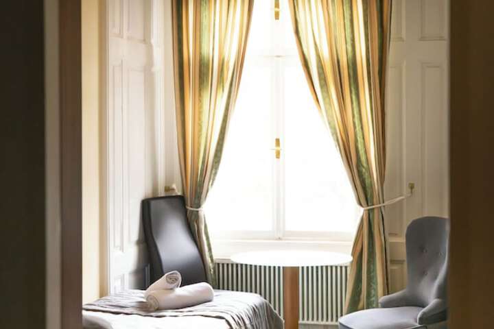 Room 28 of 67