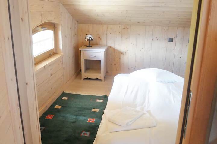 Room 6 of 53