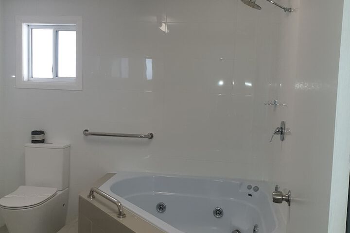 Room 33 of 46
