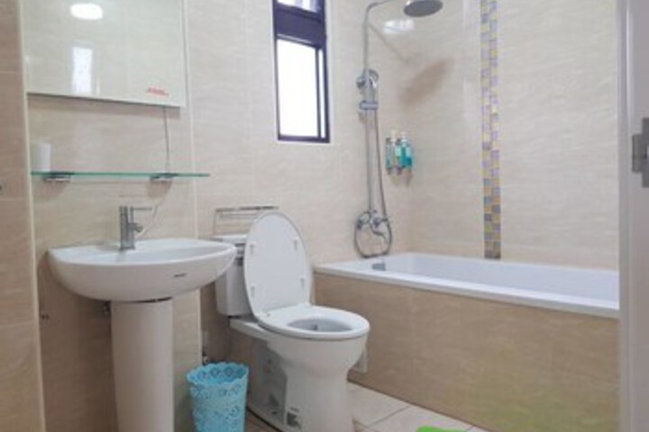 Room 4 of 38