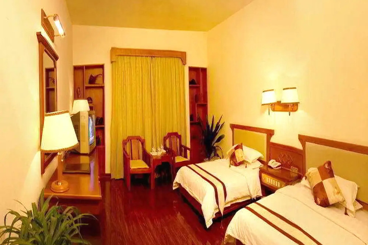 Room 2 of 8