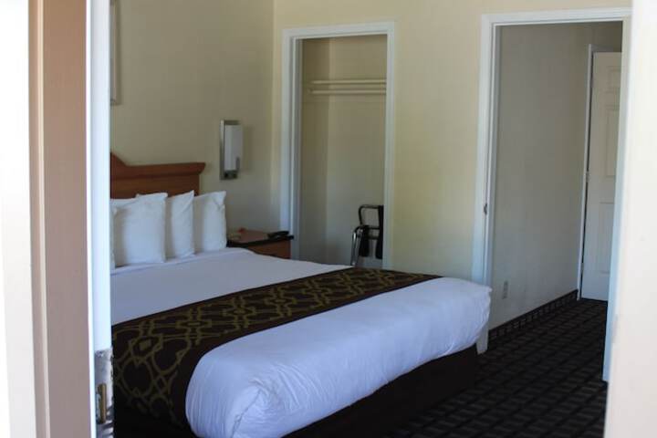 Hotel Exterior 73 of 74