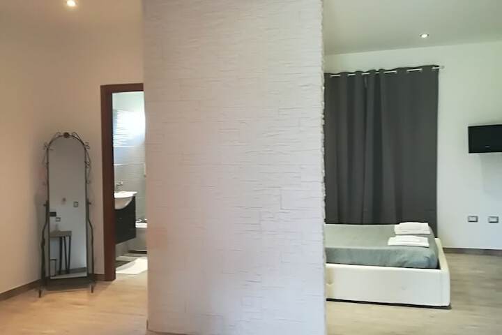 Room 8 of 11